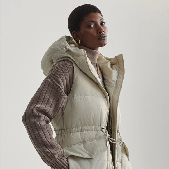 Varley Beige Puffer Vest - Picture 5 of 8